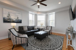 Contemporary Apt in Irving Park
